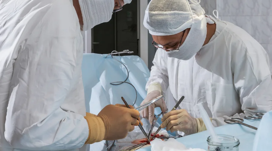 Which surgery is better for hernia